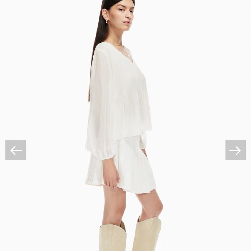 Wilfred
Daydreamer V-neck Blouse - Picture 12 of 14